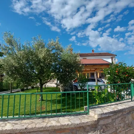 Family Apartment Cathy Galižana Exterior foto